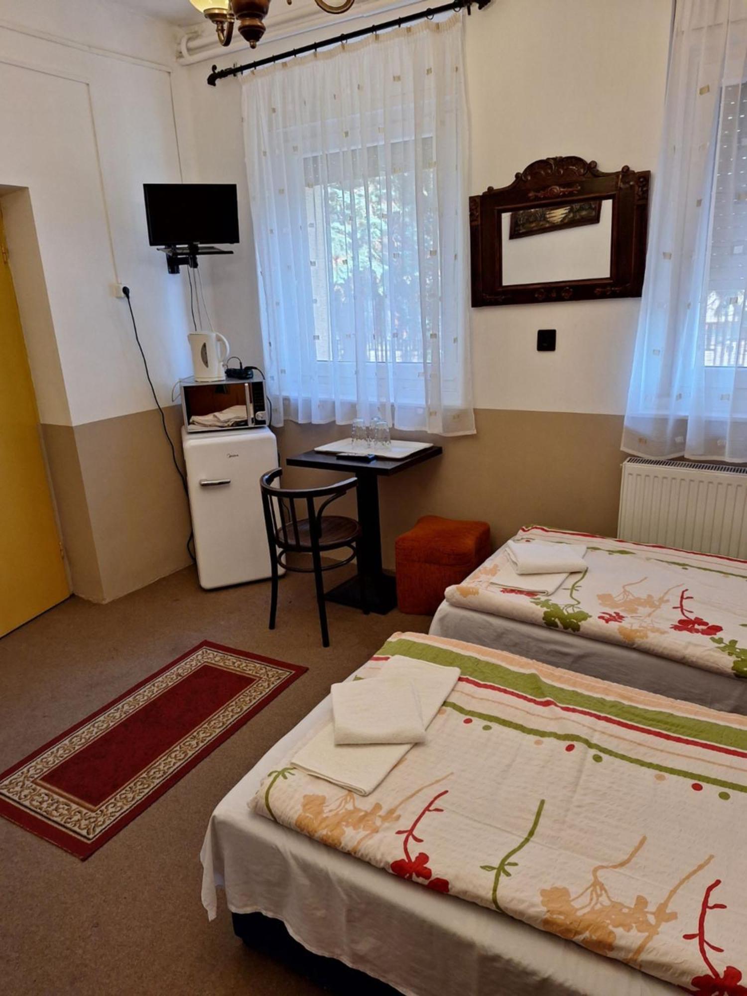 Bed and Breakfast Fenyo Panzio Mezőkövesd Esterno foto