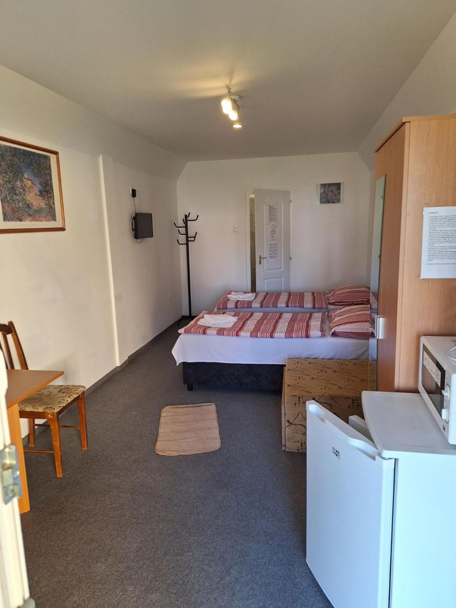 Bed and Breakfast Fenyo Panzio Mezőkövesd Esterno foto