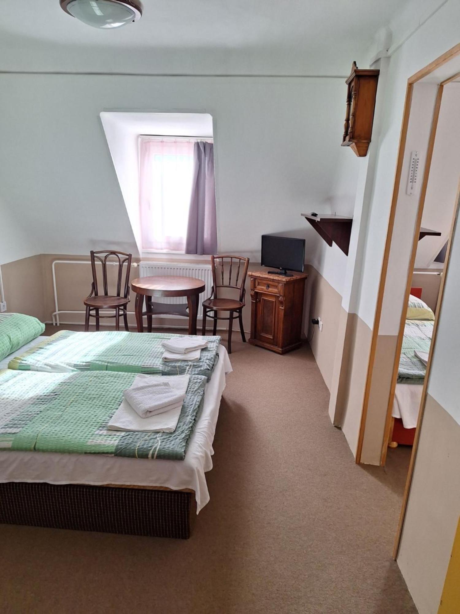 Bed and Breakfast Fenyo Panzio Mezőkövesd Esterno foto