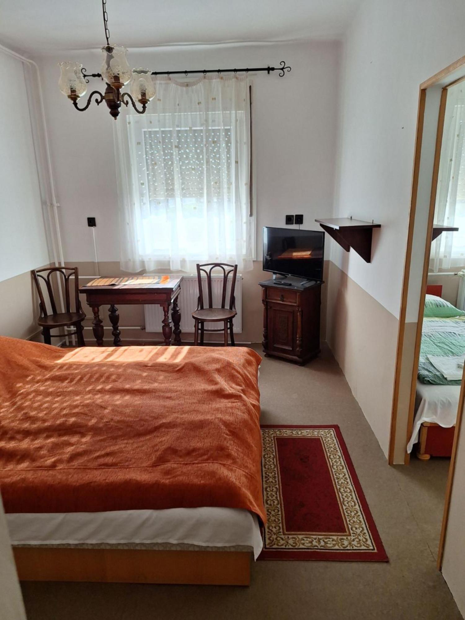 Bed and Breakfast Fenyo Panzio Mezőkövesd Esterno foto