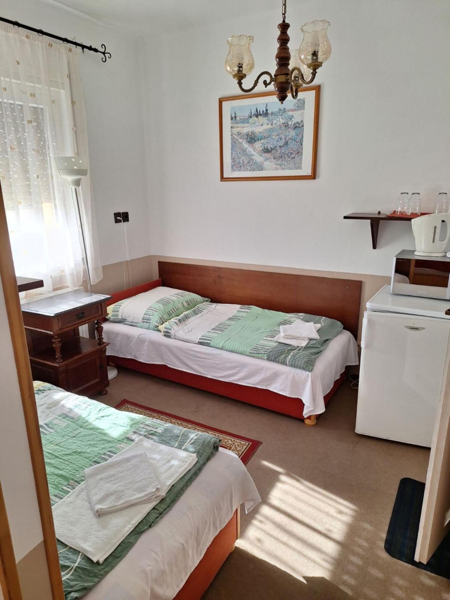 Bed and Breakfast Fenyo Panzio Mezőkövesd Esterno foto