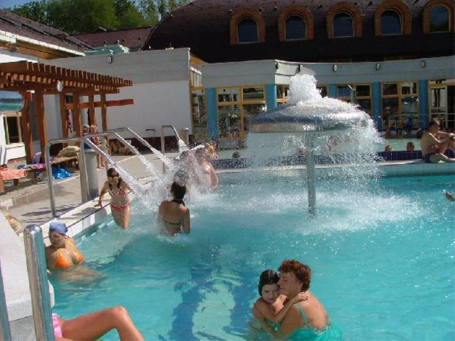 Bed and Breakfast Fenyo Panzio Mezőkövesd Esterno foto
