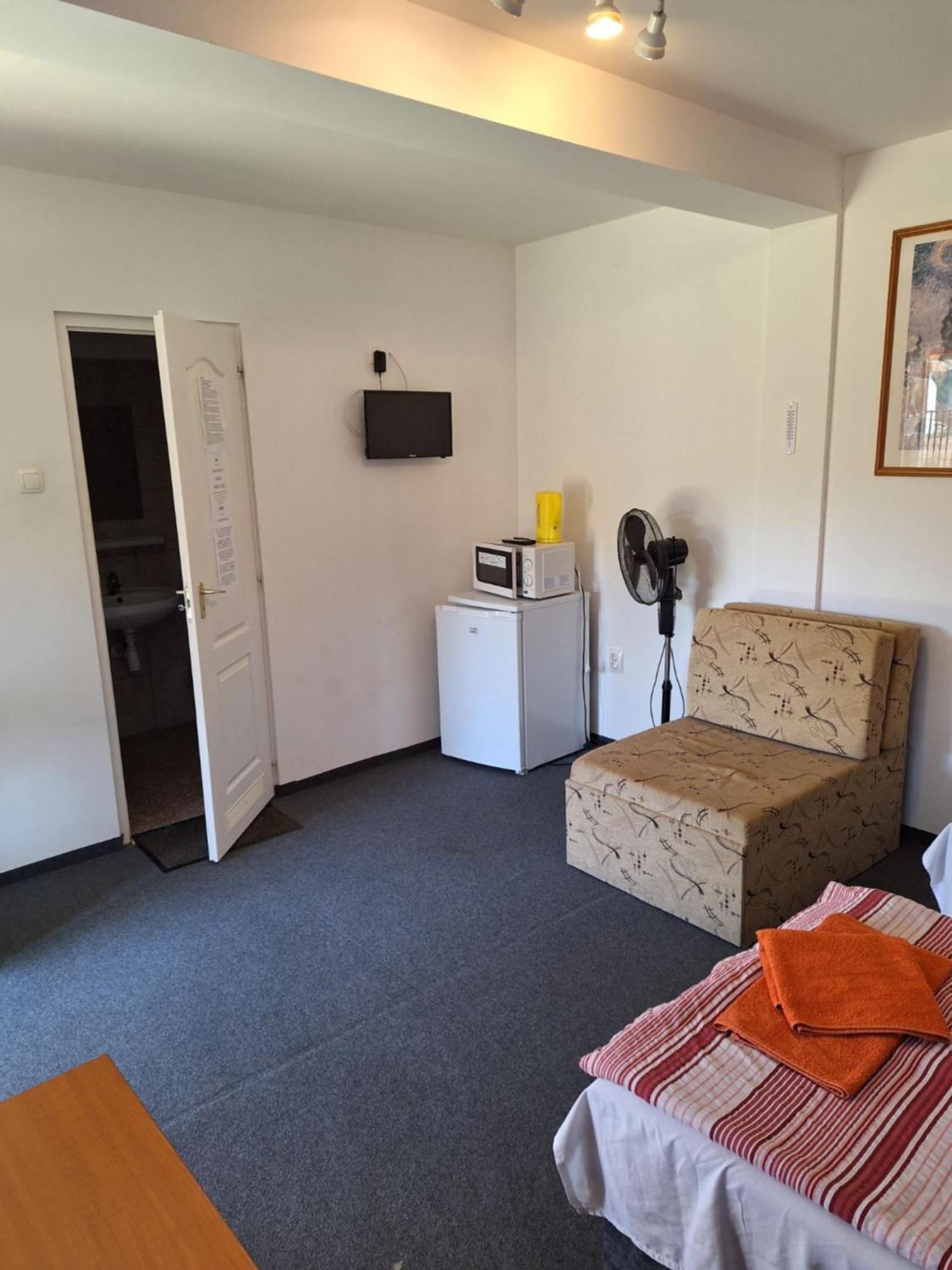 Bed and Breakfast Fenyo Panzio Mezőkövesd Esterno foto