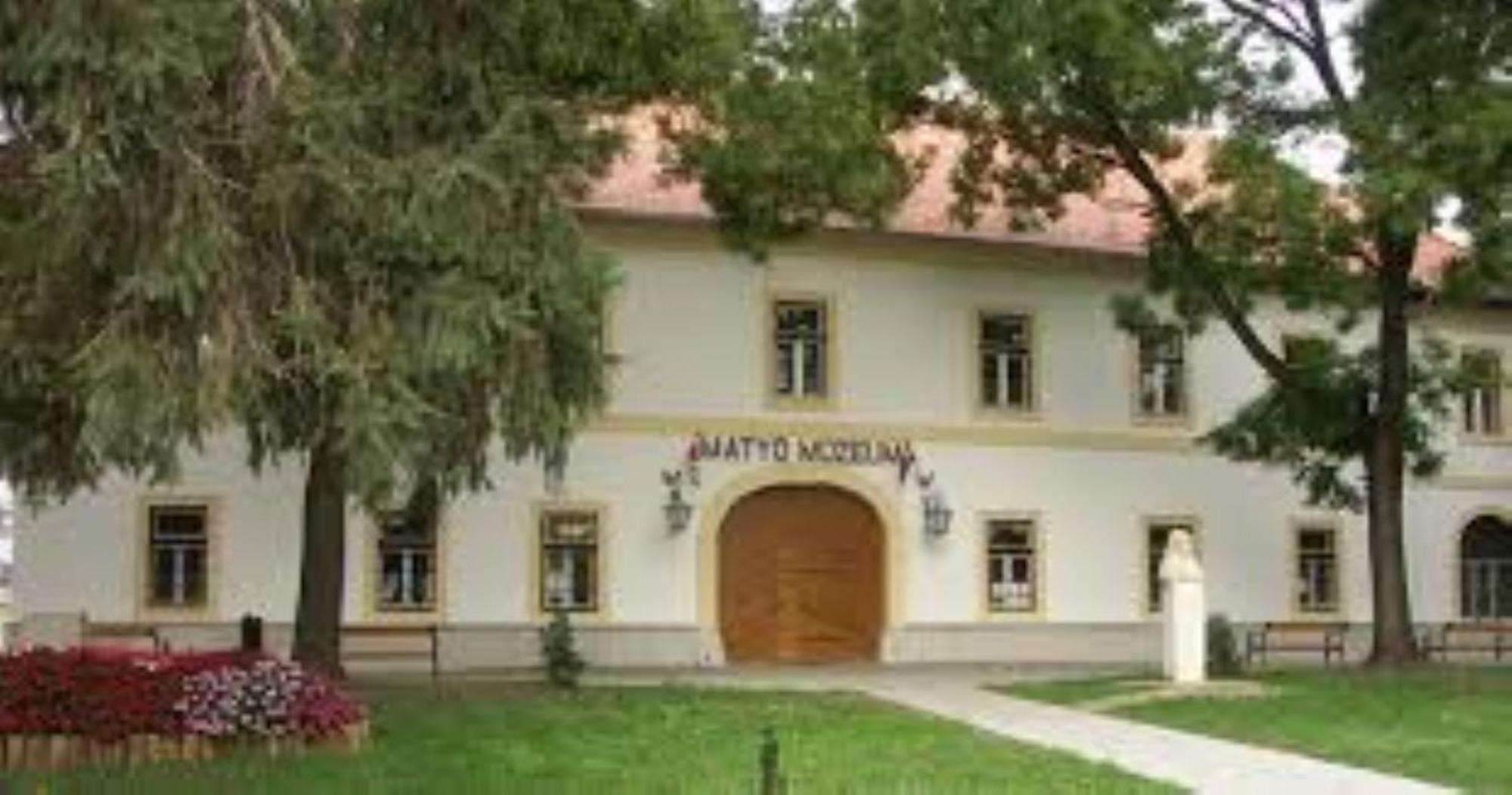 Bed and Breakfast Fenyo Panzio Mezőkövesd Esterno foto