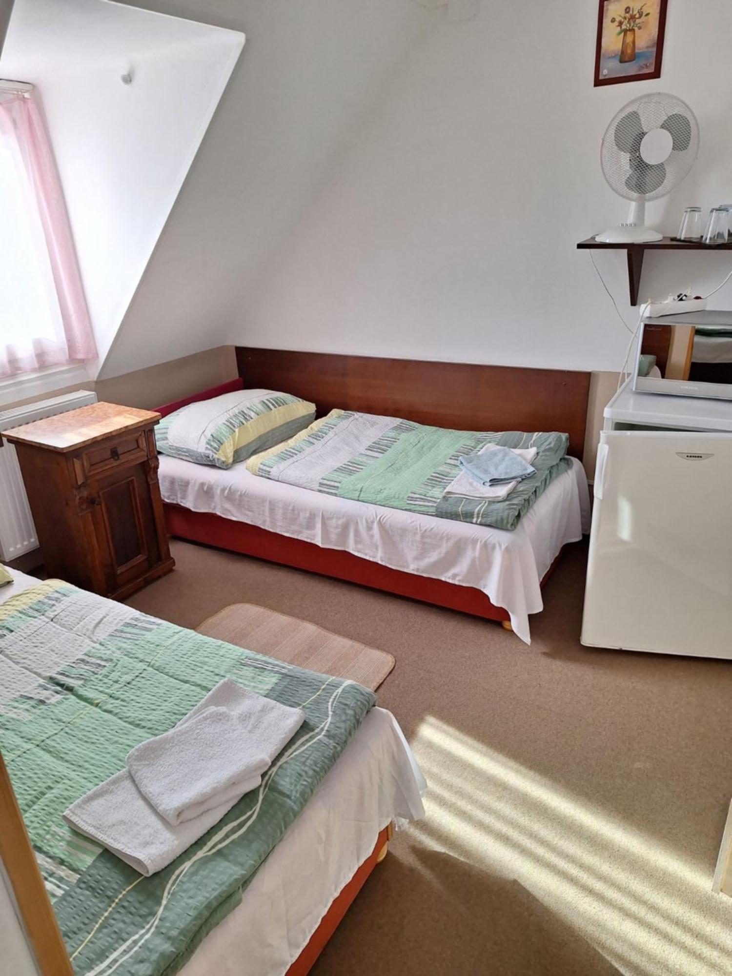 Bed and Breakfast Fenyo Panzio Mezőkövesd Esterno foto