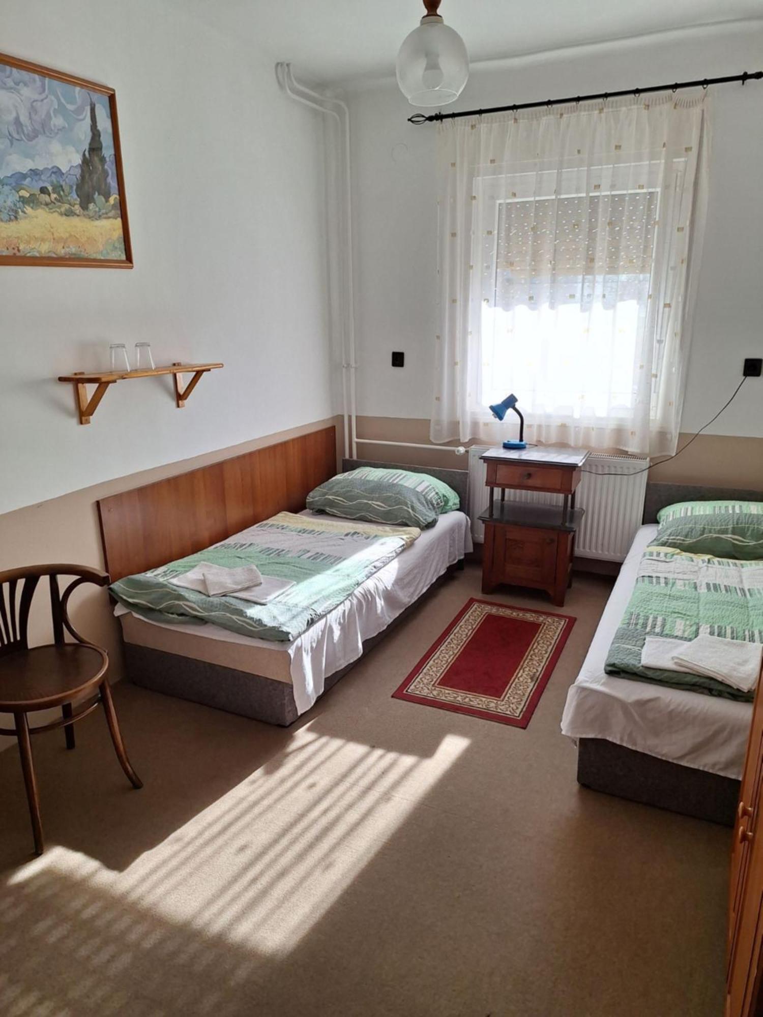 Bed and Breakfast Fenyo Panzio Mezőkövesd Esterno foto