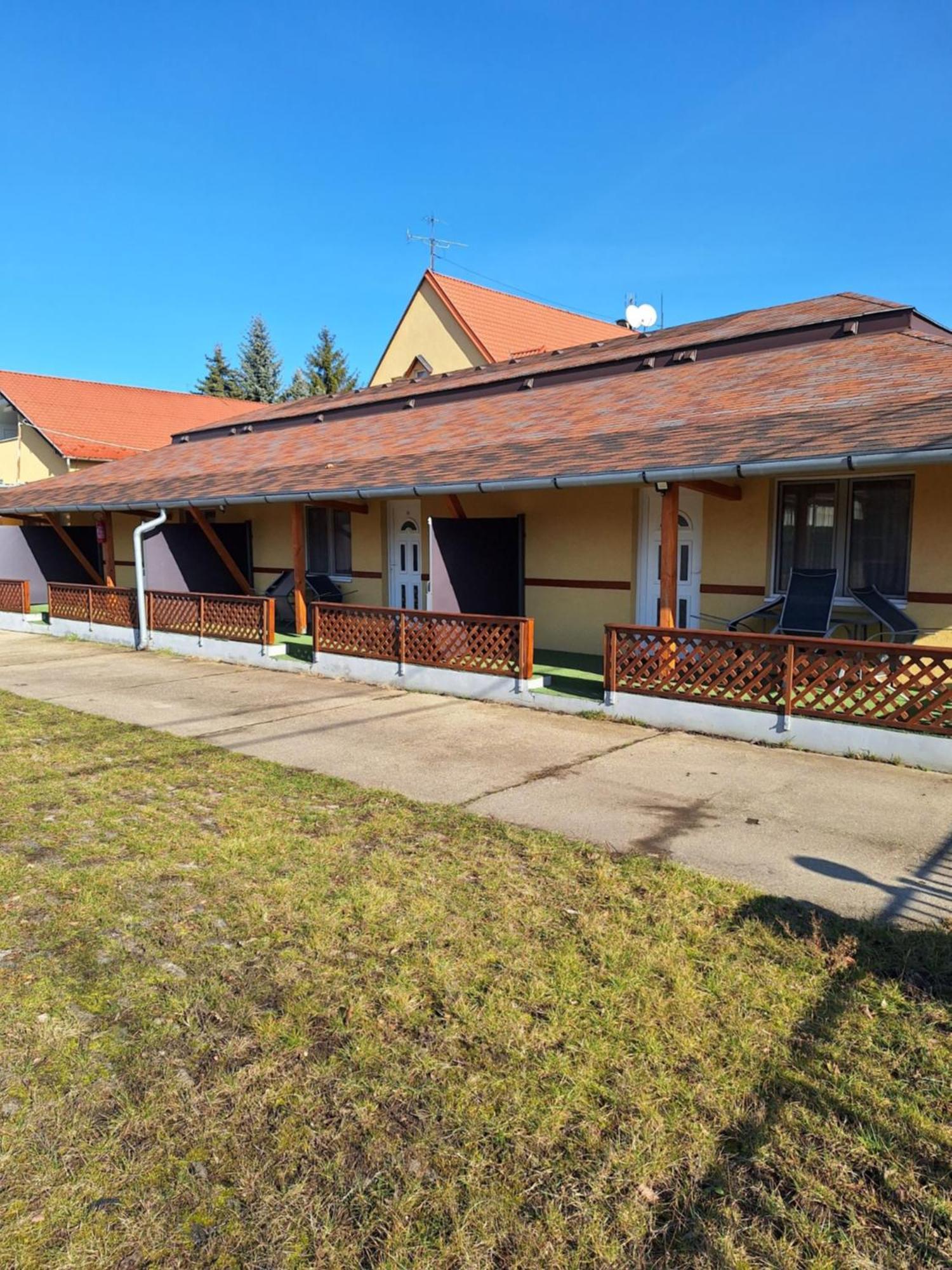 Bed and Breakfast Fenyo Panzio Mezőkövesd Esterno foto