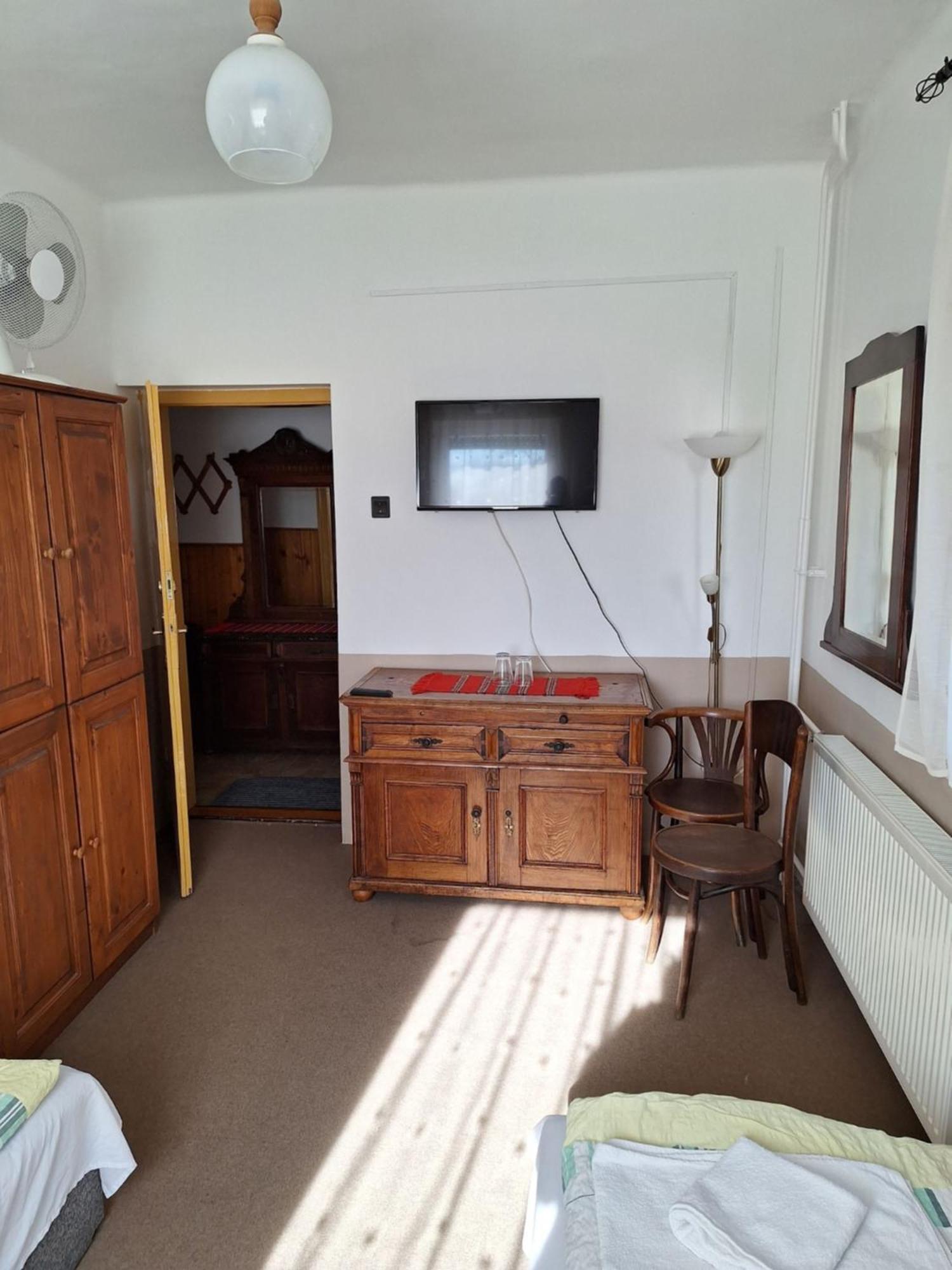 Bed and Breakfast Fenyo Panzio Mezőkövesd Esterno foto