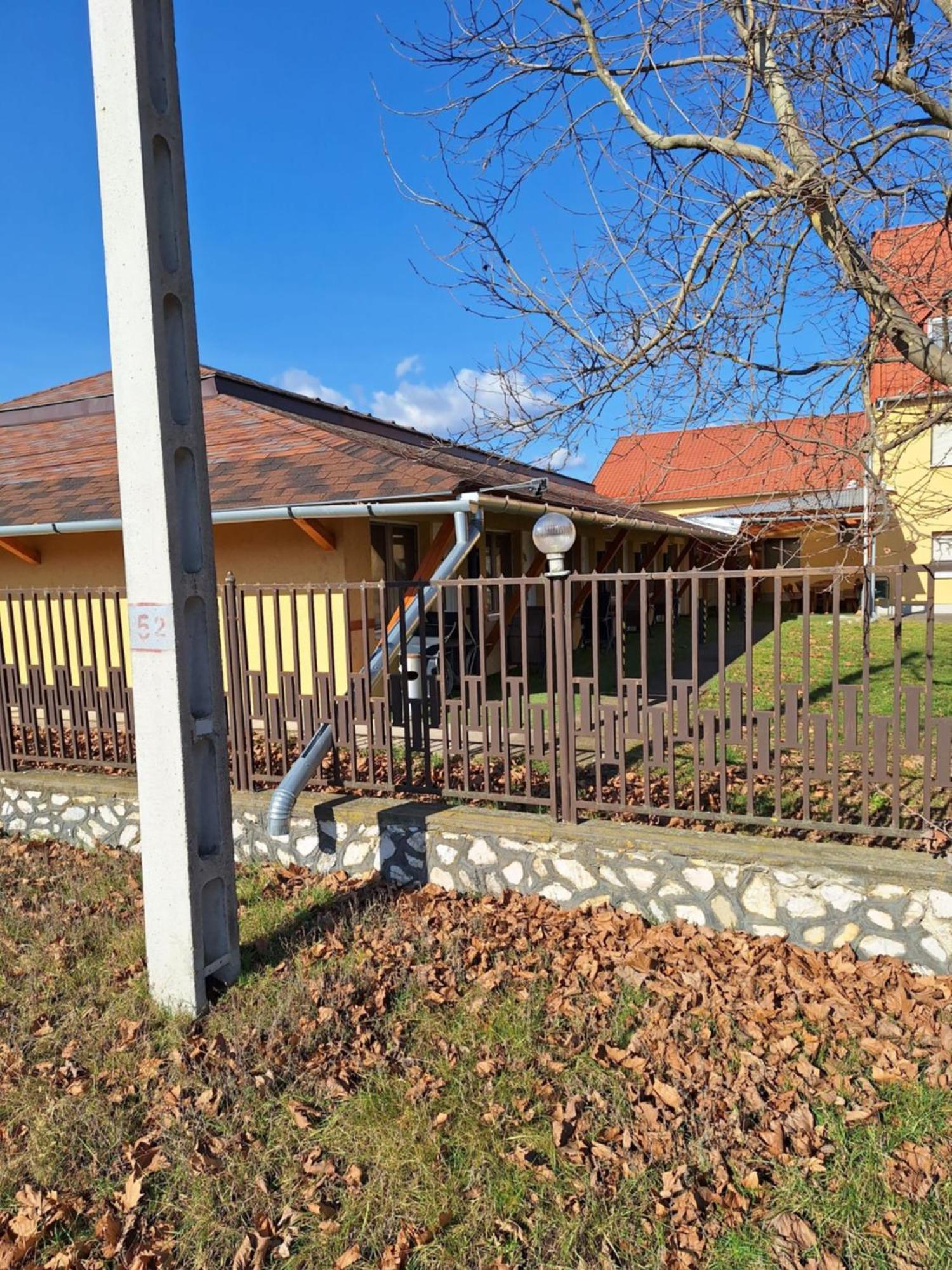 Bed and Breakfast Fenyo Panzio Mezőkövesd Esterno foto