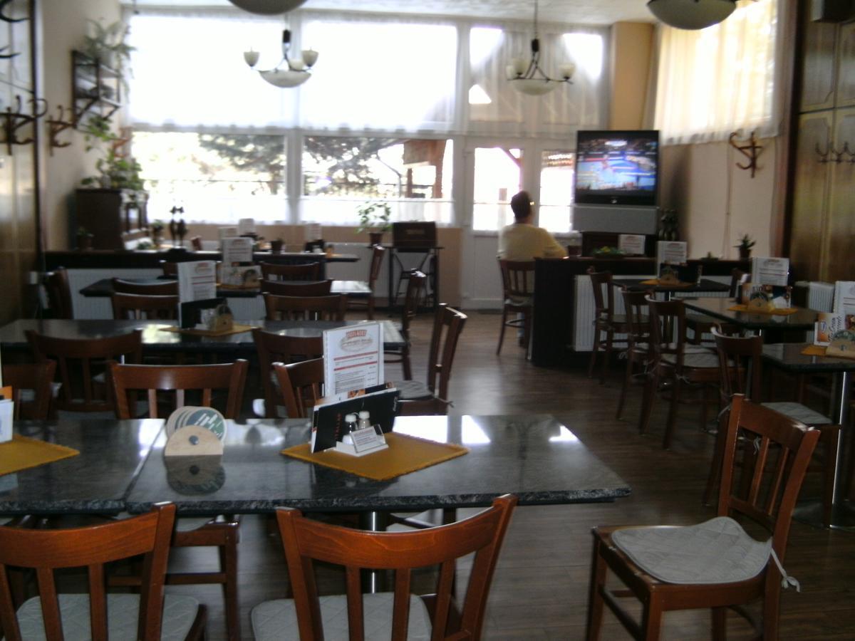 Bed and Breakfast Fenyo Panzio Mezőkövesd Esterno foto